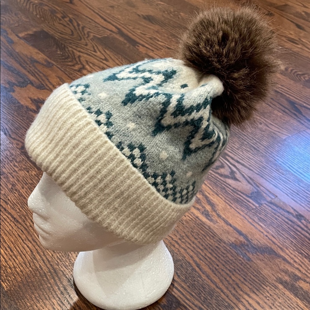 Max Studio Ivory Mint Aqua Fair Isle Hat Beanie w Faux fur -- like new